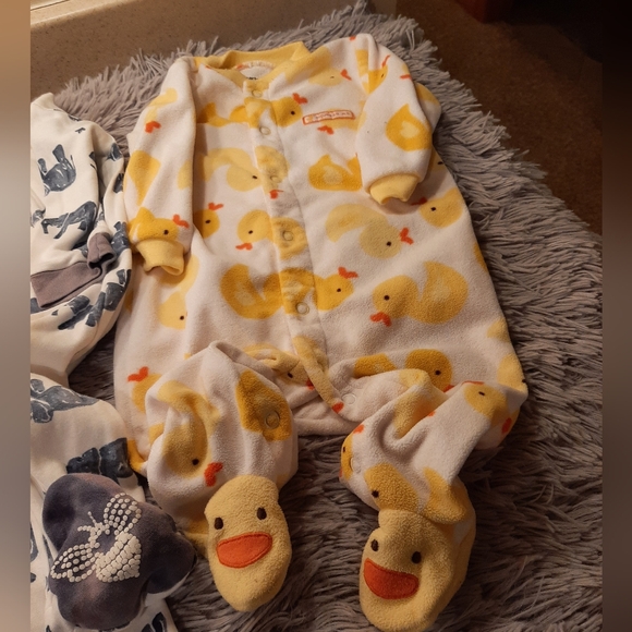 Footed Pajama's Unisex - set of two Size 6-9 Months - Picture 2 of 7